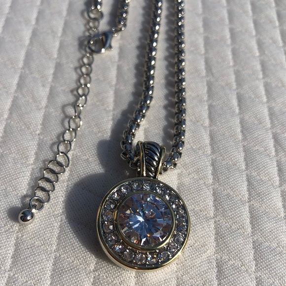 Jewelry - Beautiful timeless pendant necklace. ✨Stunning EyeCatcher ✨